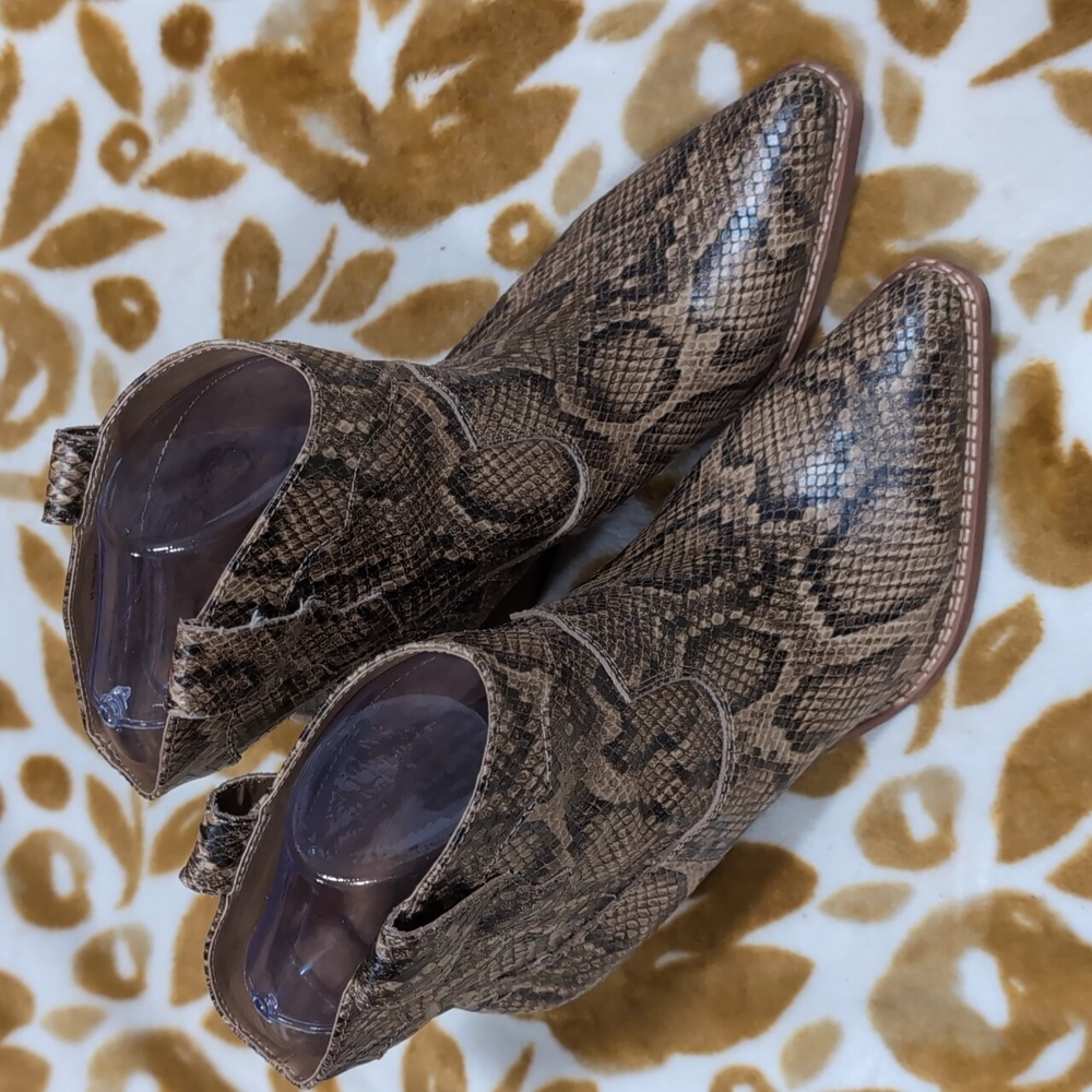 Zodiac Snakeskin Western Ankle Boots Size 7 Pointed Toe Booties